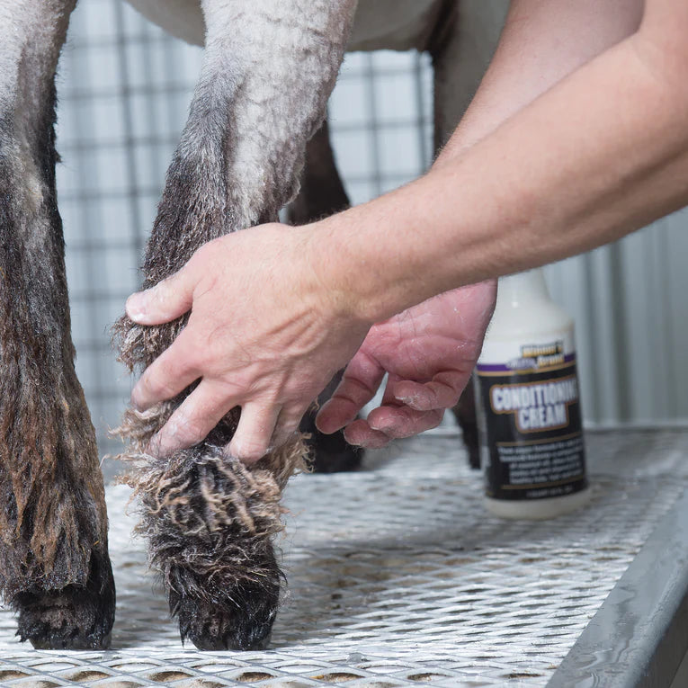 Weaver Livestock Conditioning Cream, 32 oz.